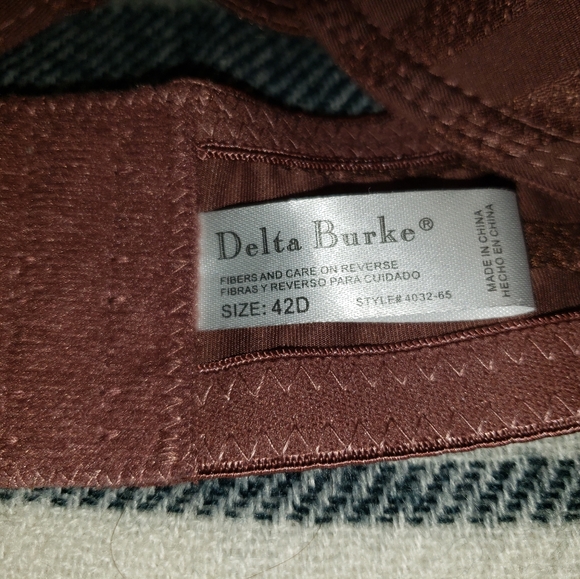 Delta Burke Bra 42D - Picture 2 of 2